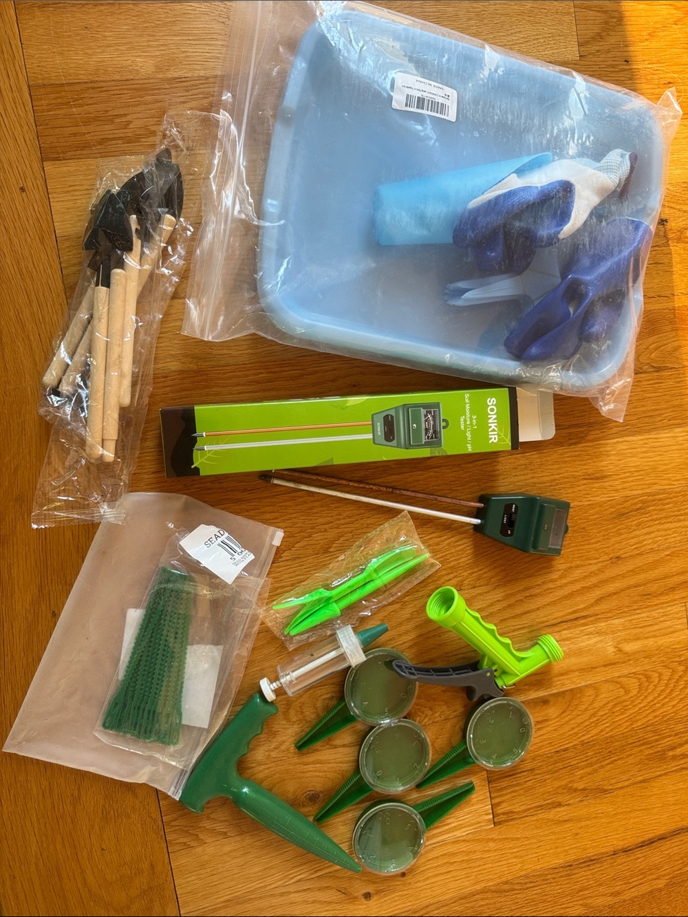 Garden Planting Tool Kit in Green with Blue Tray